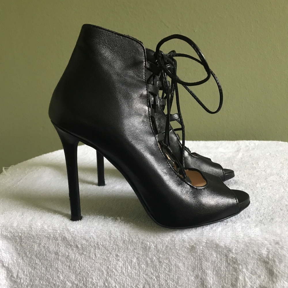 OVYE’ Made In Italy Black Leather Heels